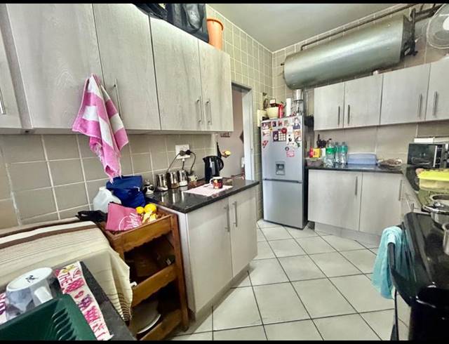 2 BEDROOM APARTMENT FOR SALE IN VANDERBIJLPARK CW 2